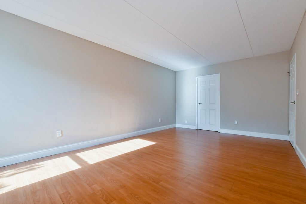 50-56 Broadlawn Park, #115