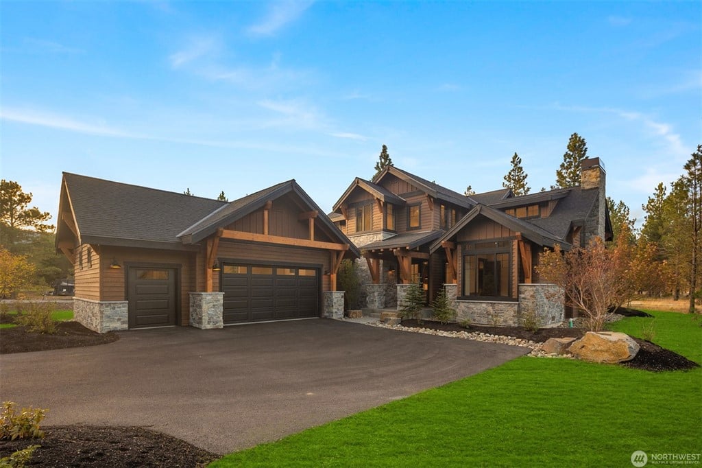 421 Southern Star Ln