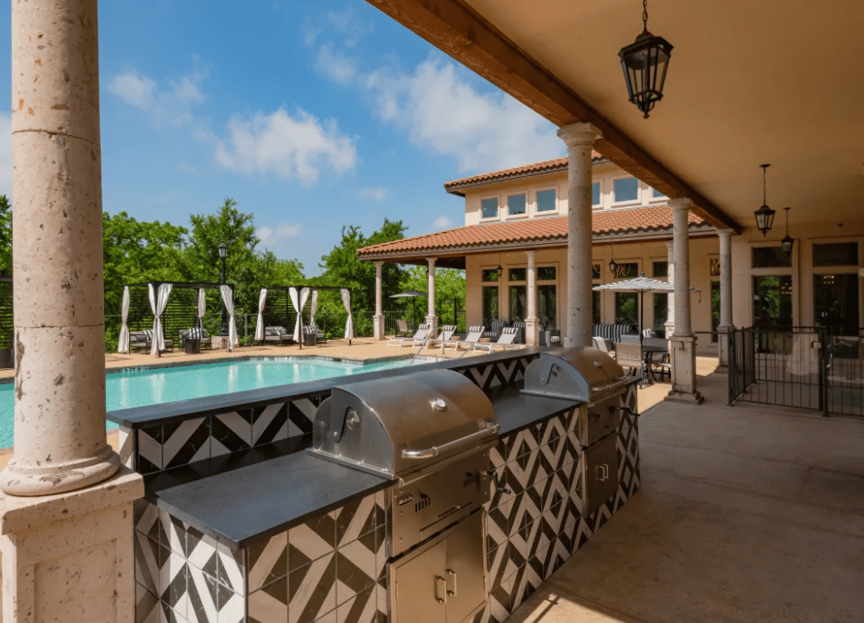 Lease Today and Enjoy 6 WEEKS FREE!