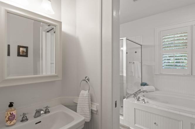 200 W Roanoke Park Dr