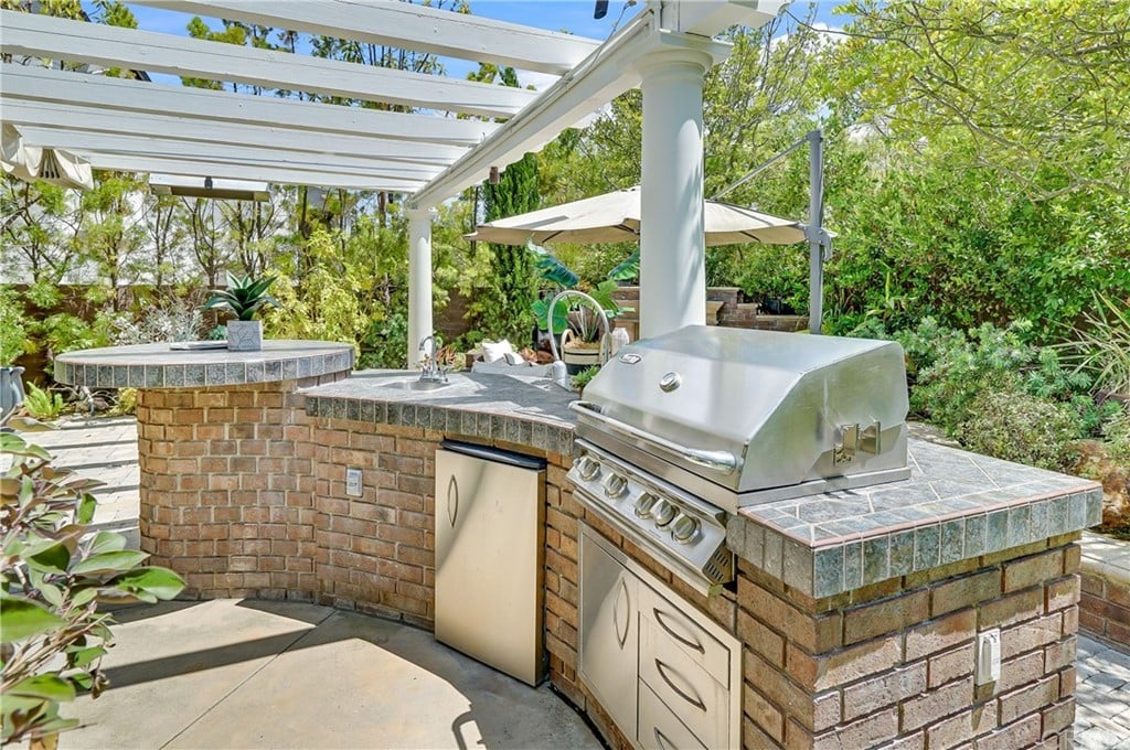 6 Galora Ln