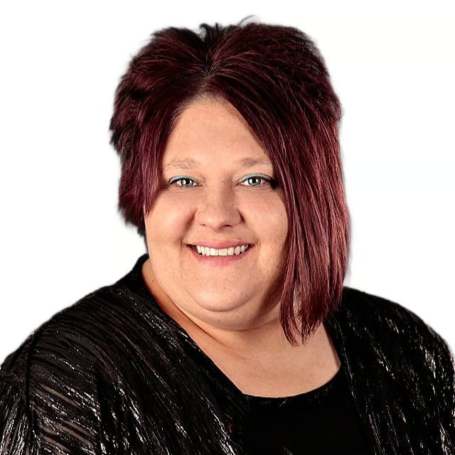 Jennifer Gura Streator, IL Real Estate Agent Headshot