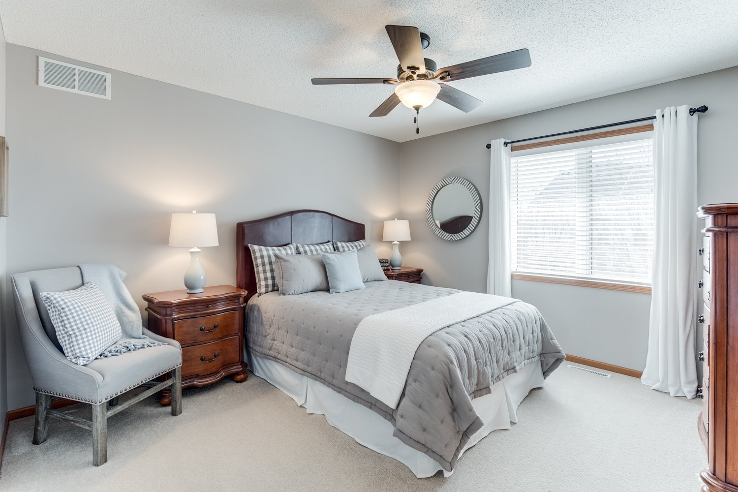 Beautiful 2-Story in Desirable OakParke Estates