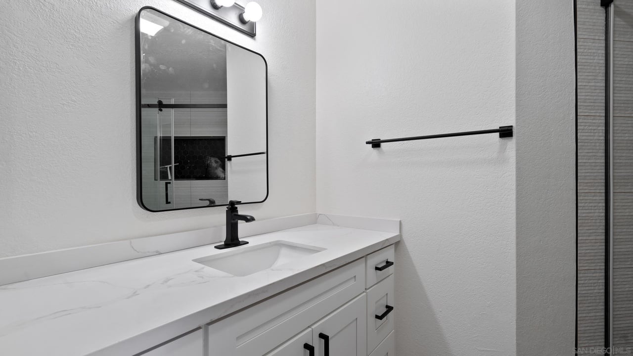 7048 Camino Degrazia #237, San Diego, CA 92111