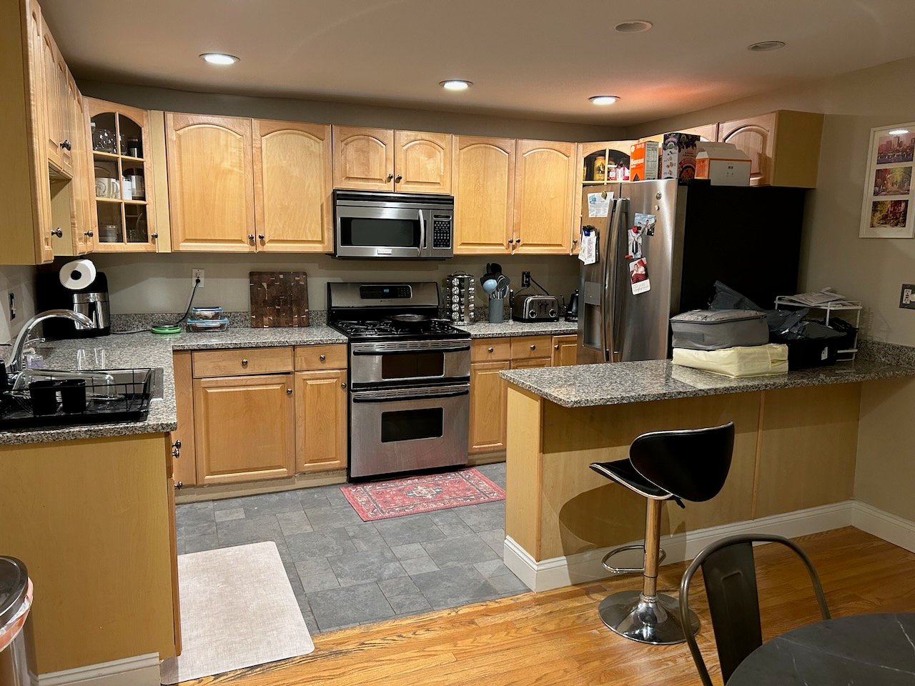 Warren Avenue - Private Entry 1 bed 1 bath w/ Laundry - Pets Negotiable! AVAILABLE MAY 1