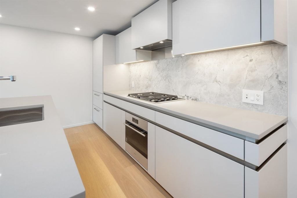 889 Pacific St, #706