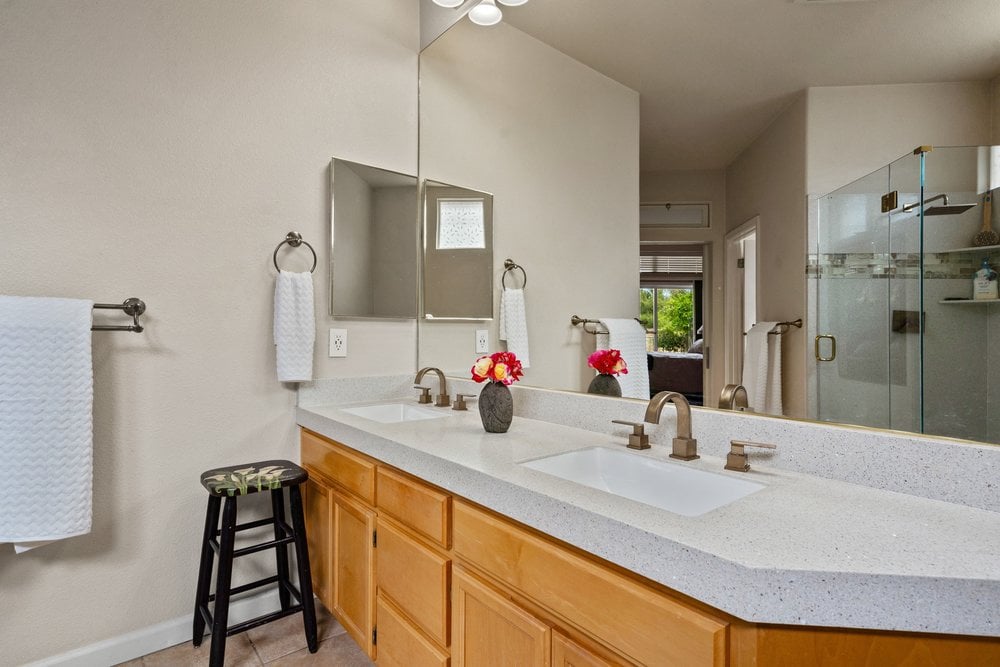 2010 Falcon Ridge Dr