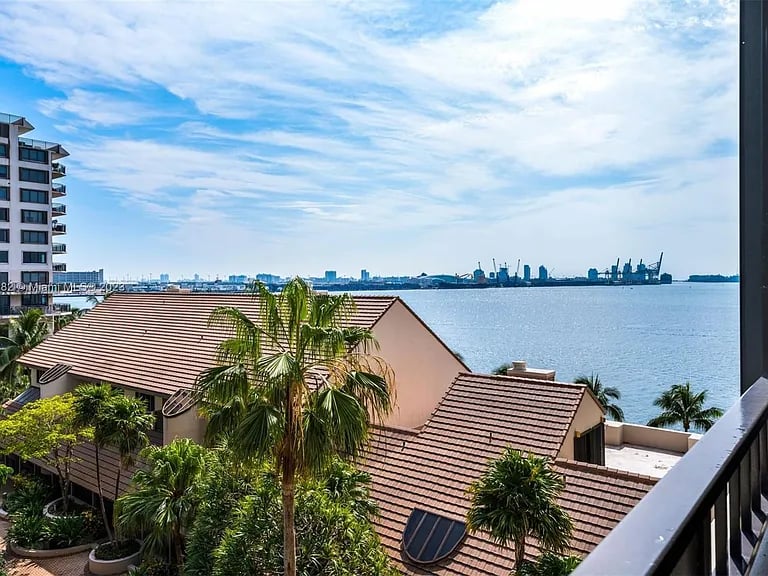 520 Brickell Key Dr #A704