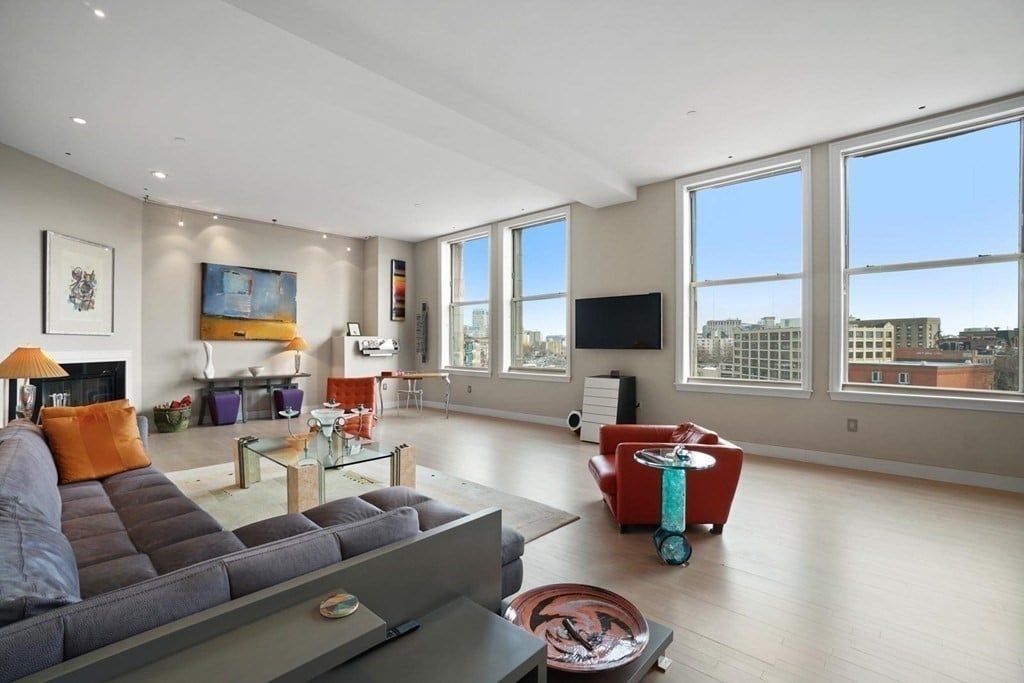 221 Columbus Ave #402