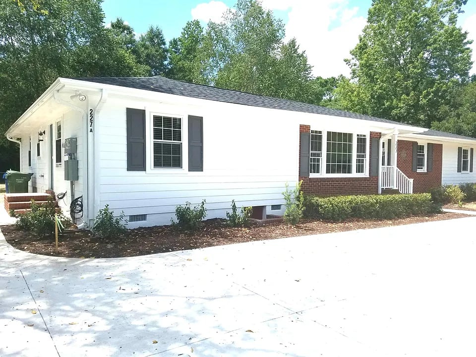 227 Oak Leaf Dr