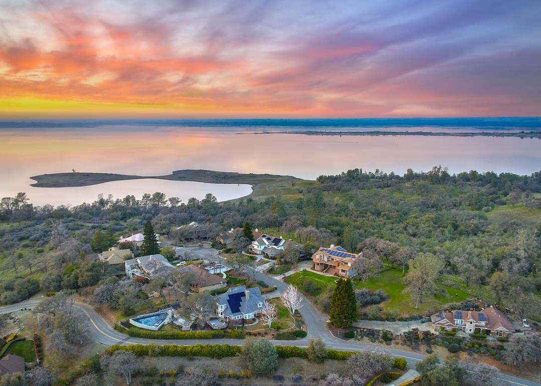 Lush green belts and walking trails in the Serrano master-planned community.