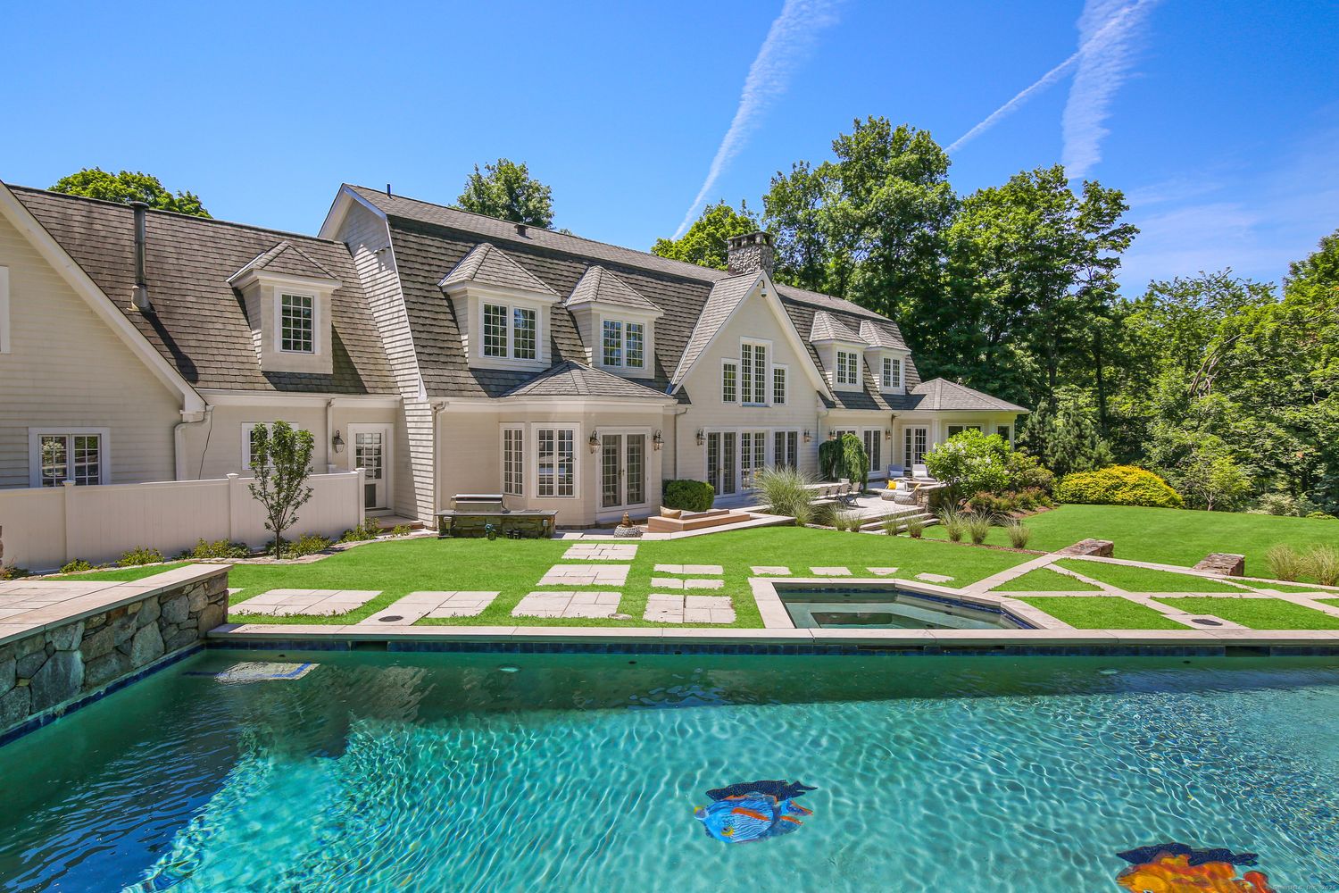 4 Longwood Dr