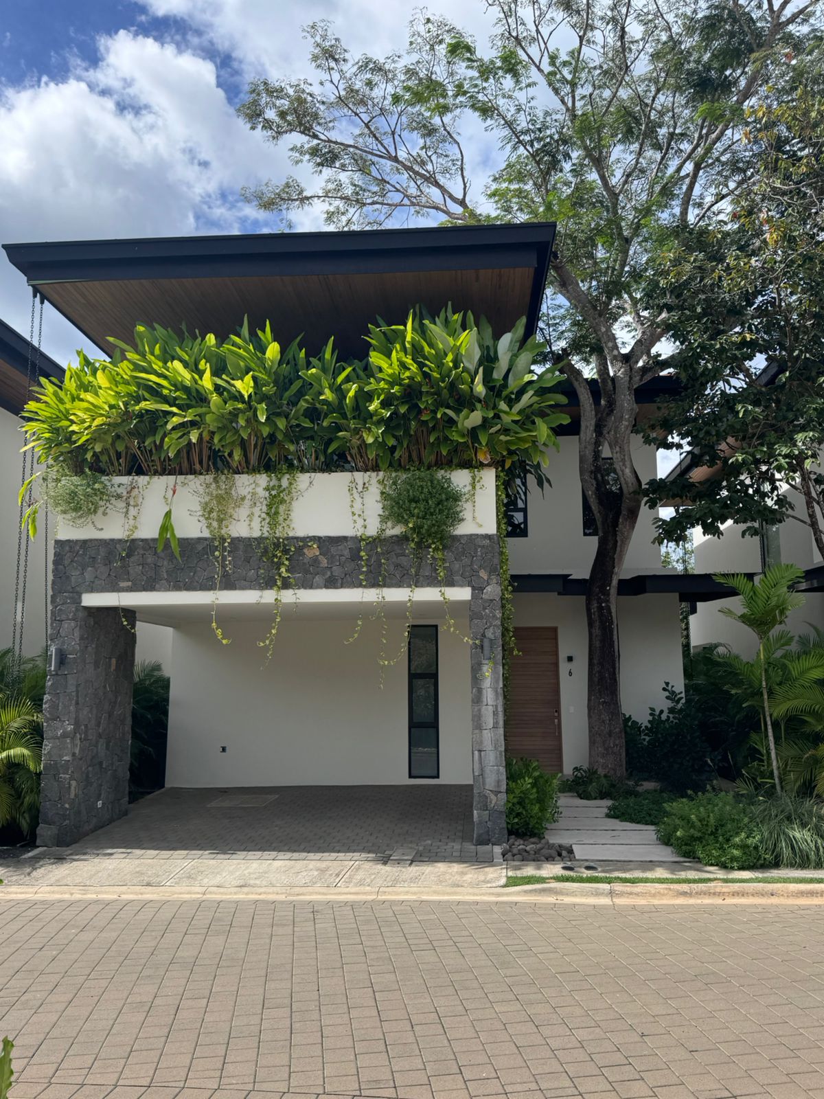 Turnkey Tropical-Modern 4BR Villa with Private Pool in Prestigious Hacienda Pinilla