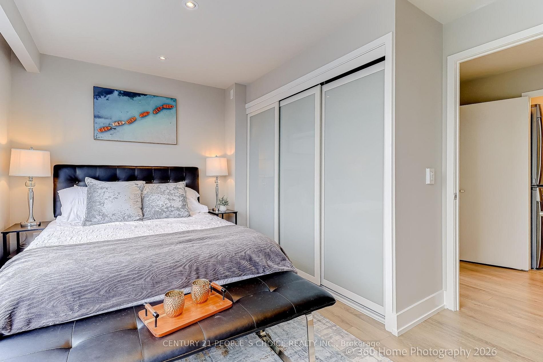 WATERFRONT LUXURY 