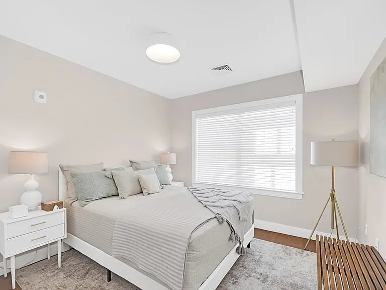 425 Lagrange St #201