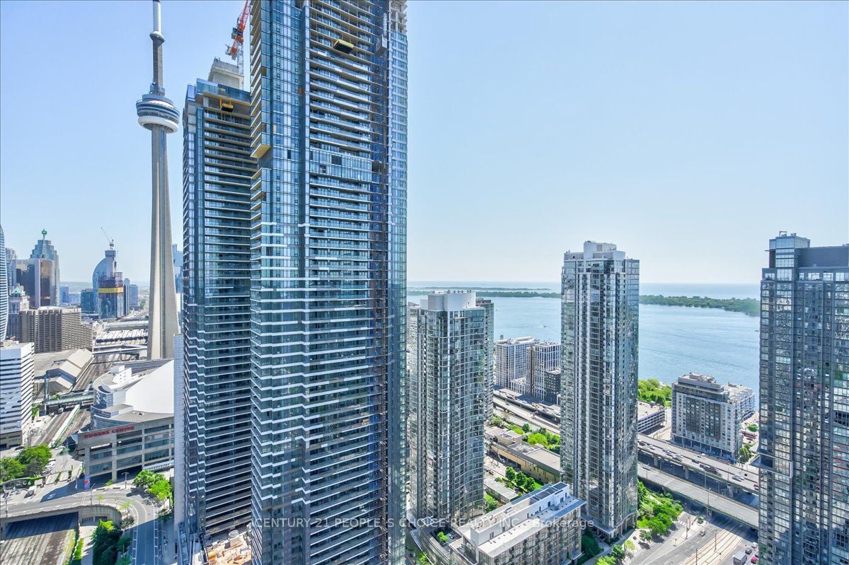 WATERFRONT PENTHOUSE BEAUTY 