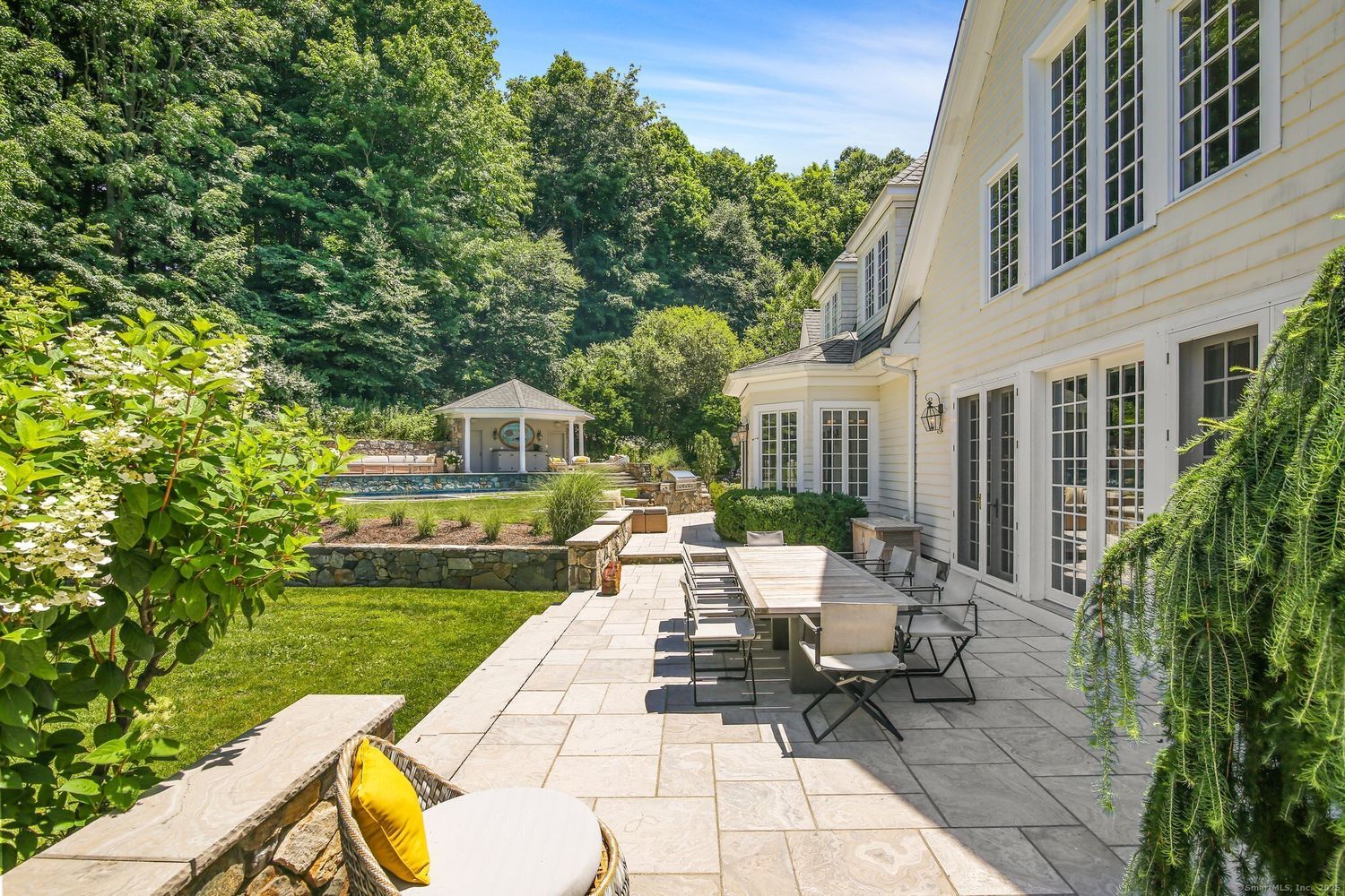 4 Longwood Dr