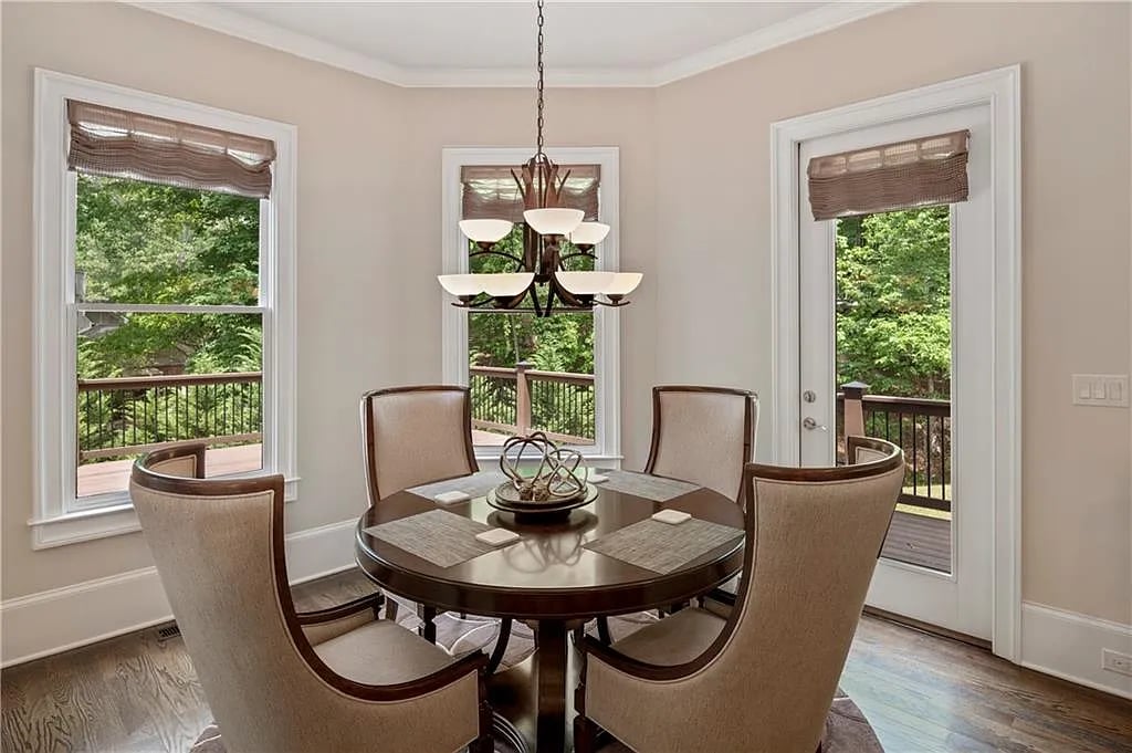 1555 Northcliff Trce