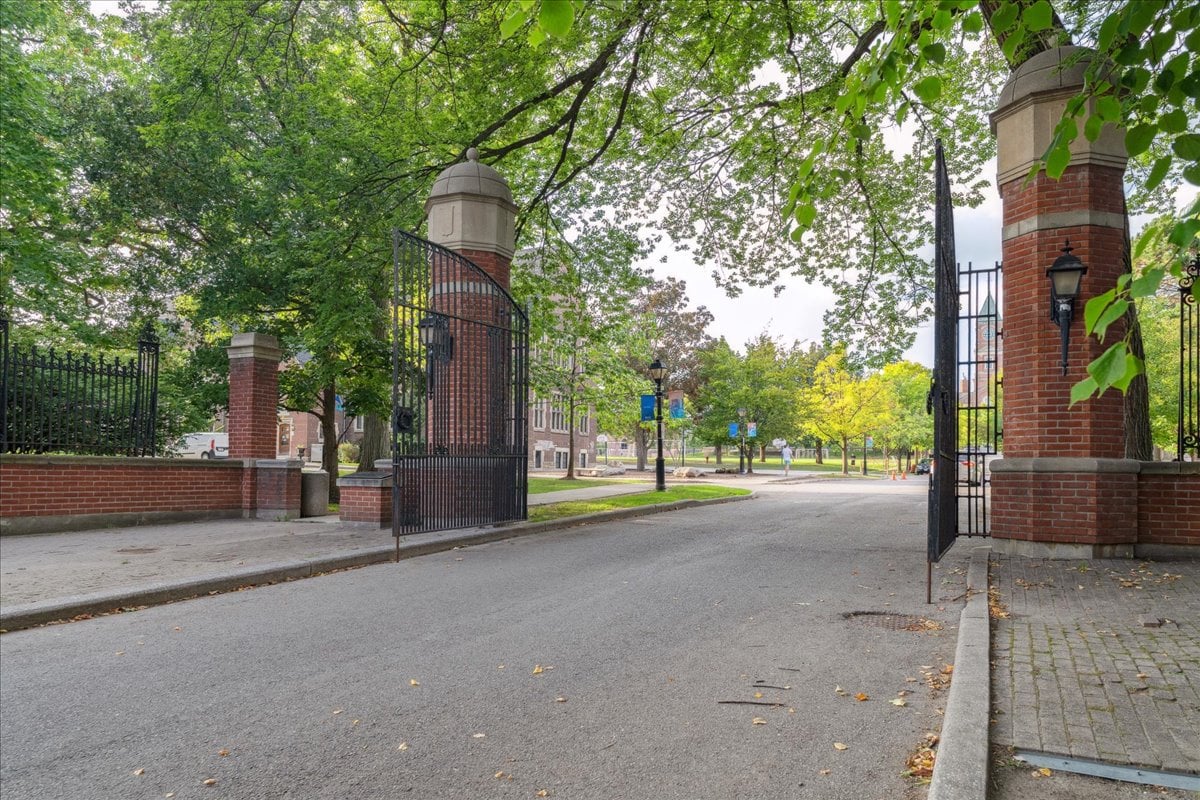 Executive Rental in Forest Hill