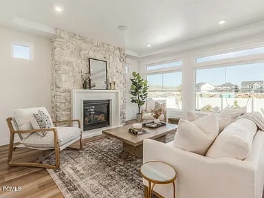 42 E Hidden Creek Way