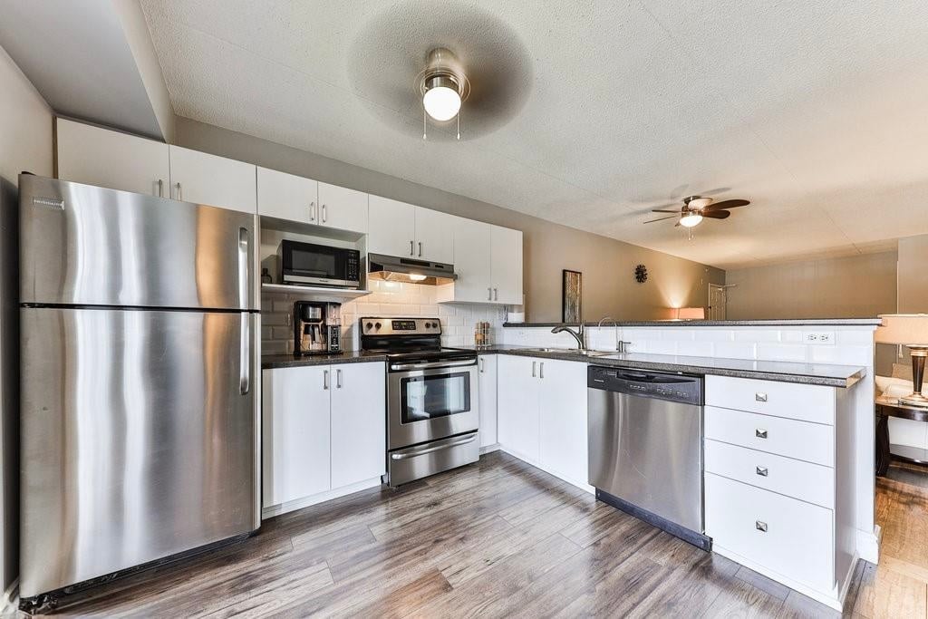 207-1421 Walker's Line, Burlington