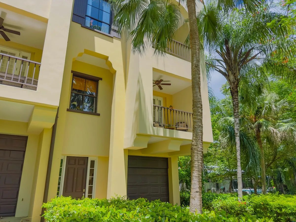 Pacifico Townhouse #101