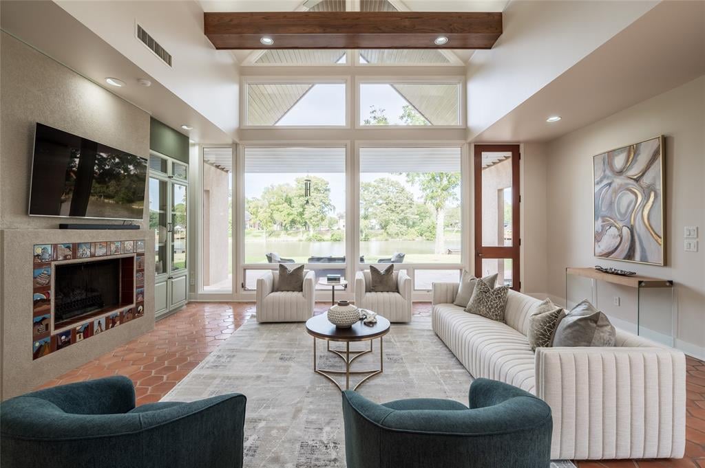 323 W Alkire Lake Dr