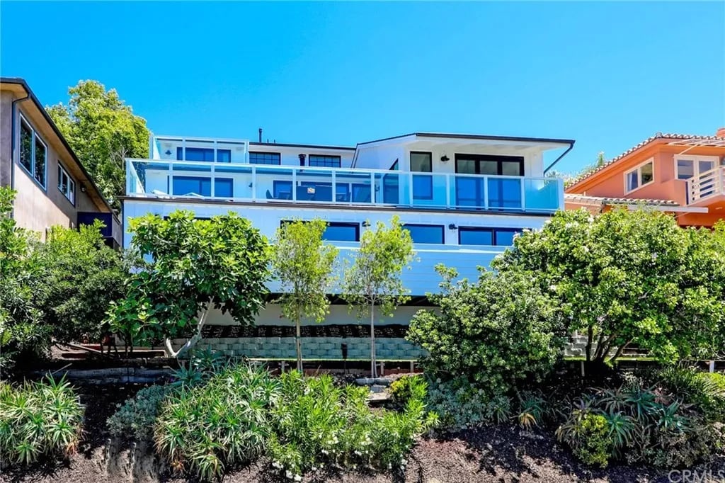 1185 Coast View Dr