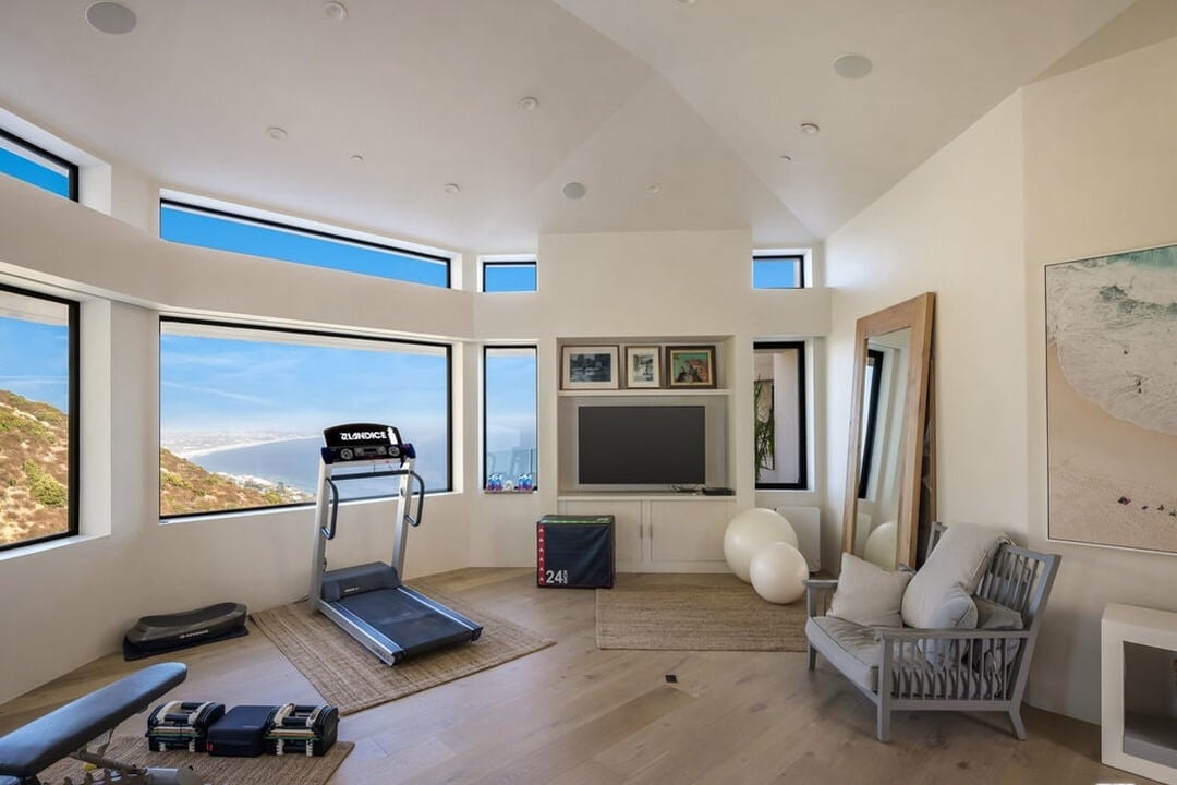 Meridian Manor, Encinal Canyon Rd, 90265