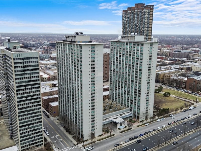 3600 N Lake Shore Dr #207, Chicago, IL 60613