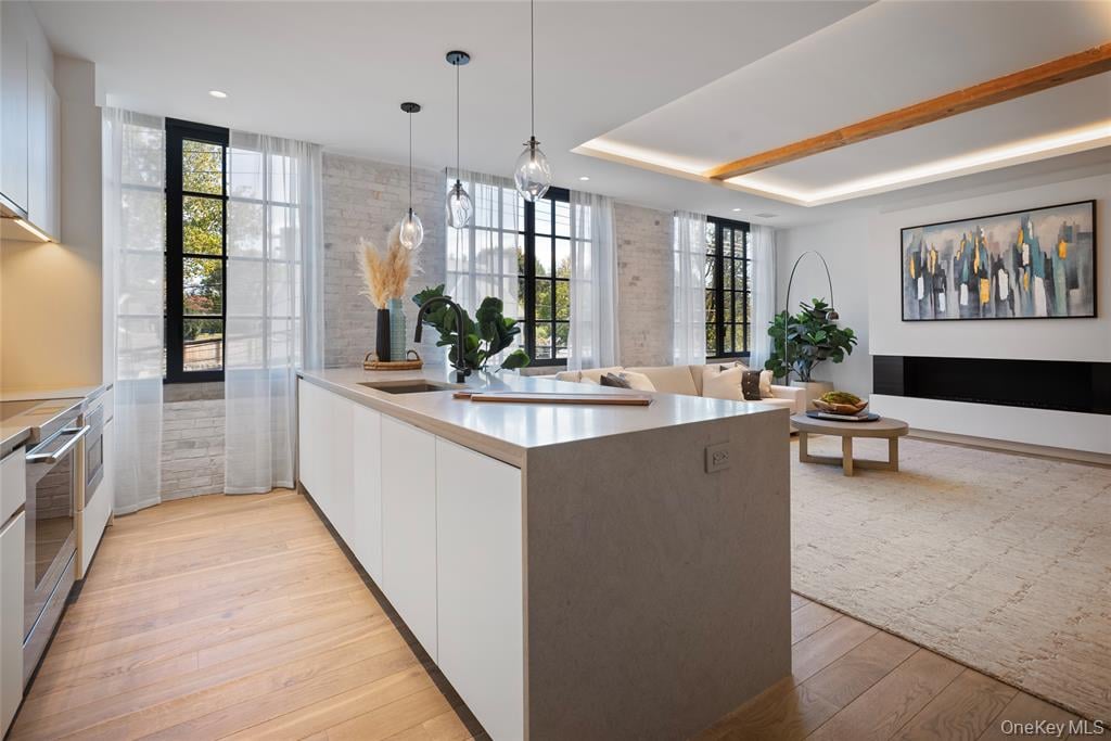 41 Richmondville Avenue Unit: 303