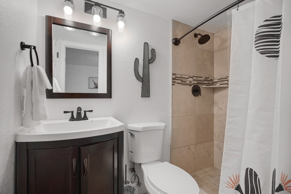 Huge Golf Course Home-Free Heated Pool/Theatre/Gym