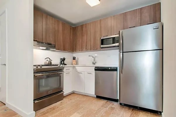 247 East 28th #13C