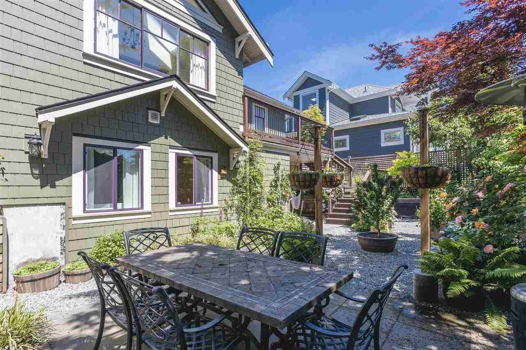 228 Gifford Pl