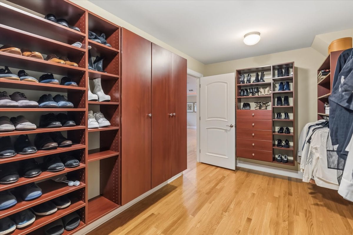 4 Centennial Ct, Totowa, NJ