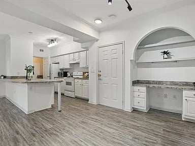 911 N ORANGE AVE #409