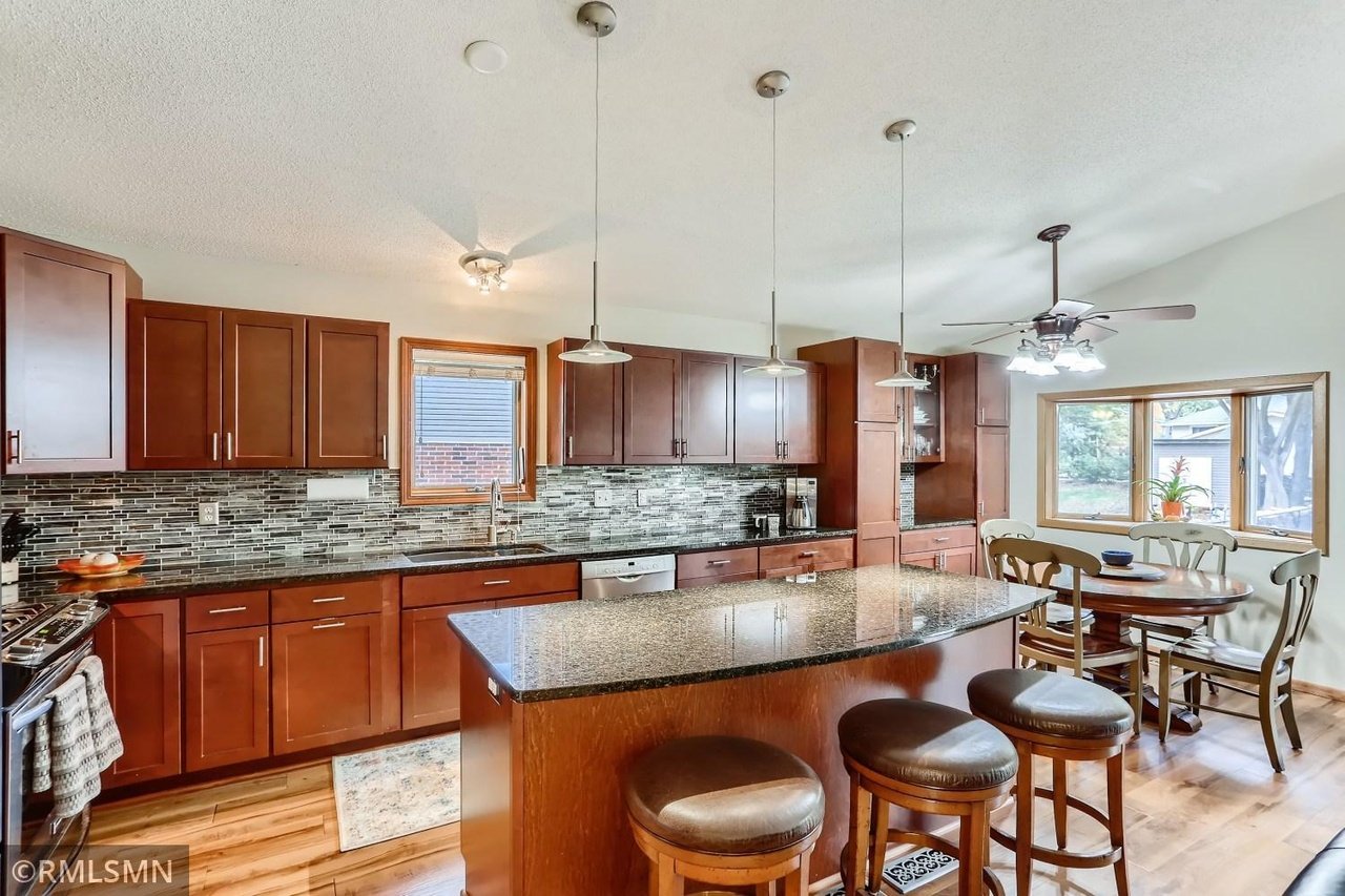 2042 Grandview Blvd