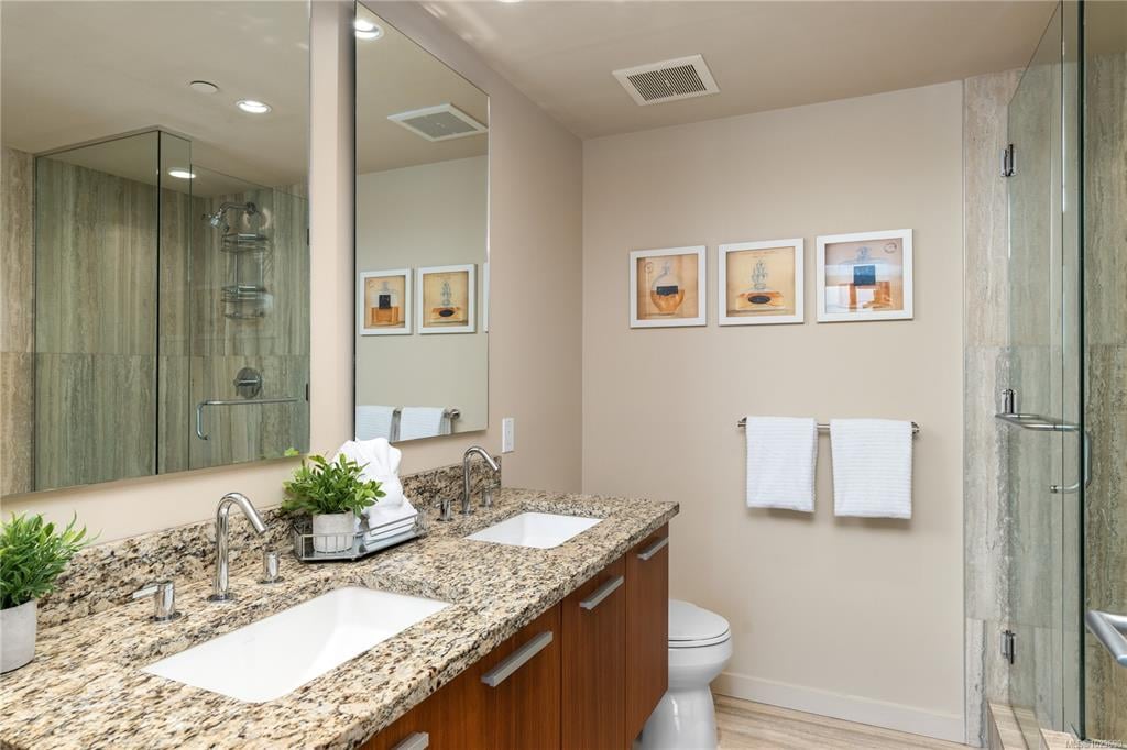 1406 - 707 Courtney St