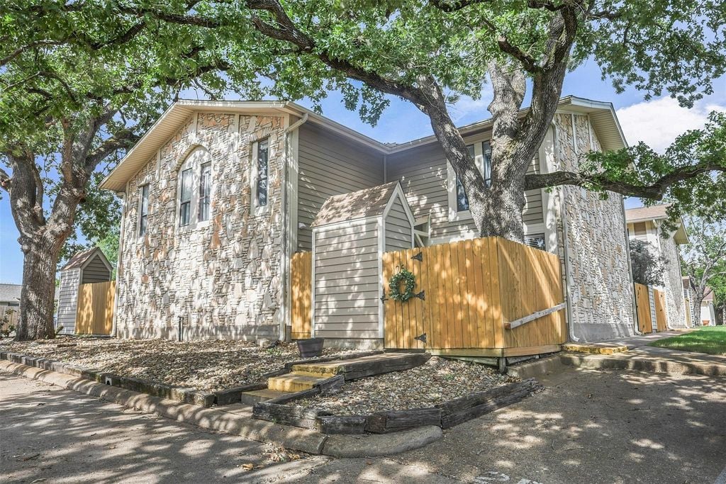 2101 Barak Ln, #25
