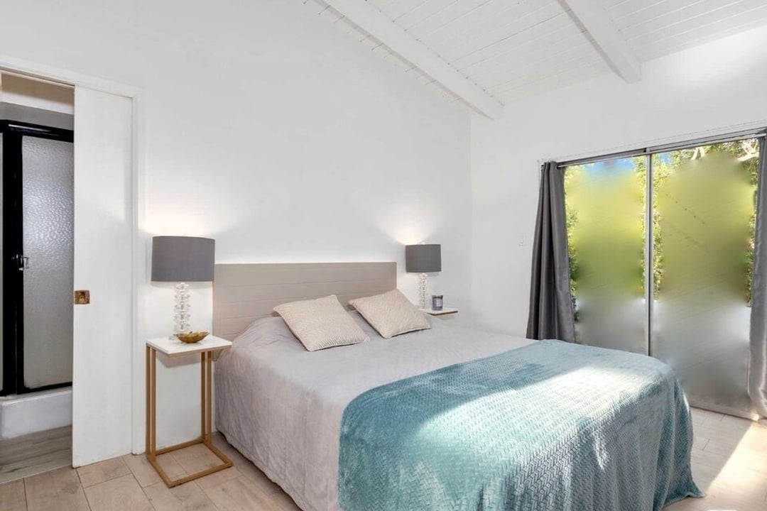 Monarch Pavilion, Beverly Grove Dr, 90210