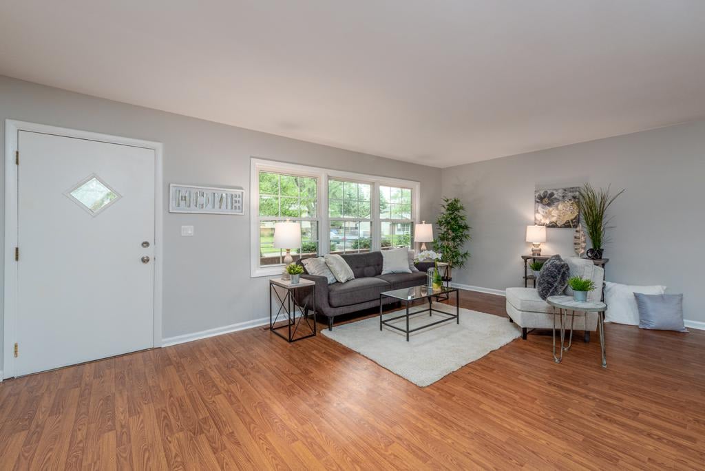 7418 Brookside Dr., Hanover Park, IL 60133