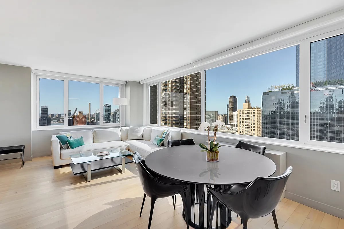 301 W 57th St #18C
