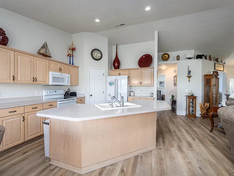 210 N Mall Dr Apt 138
