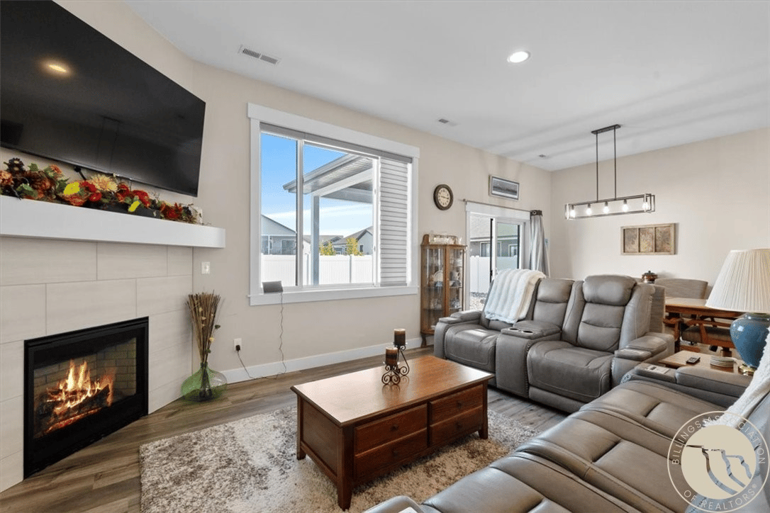 3110 Falcon Cir