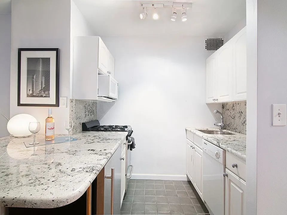 220 E 54th St, #8M