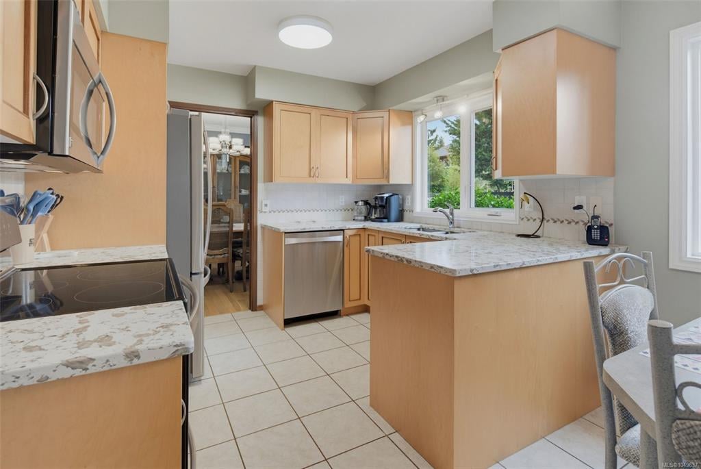 2056 Skyline Cres