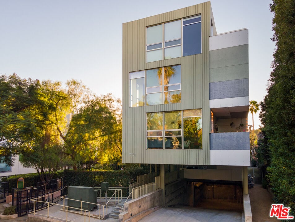 1351 Havenhurst Dr Unit: 203