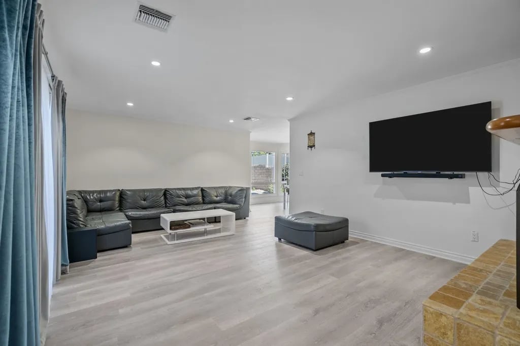 19961 Lassen St