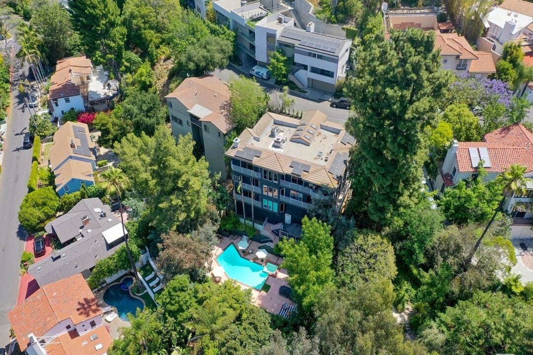 Solaris Manor, N Knoll Dr, 90068