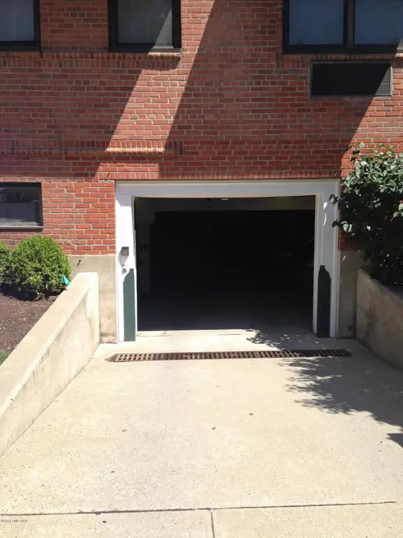 25 W Elm St APT 30